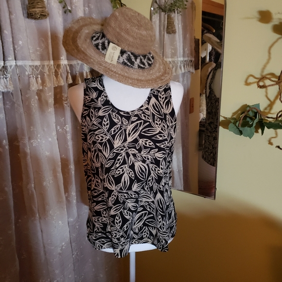 George Stretched | Sleeveless Top - Picture 5 of 6